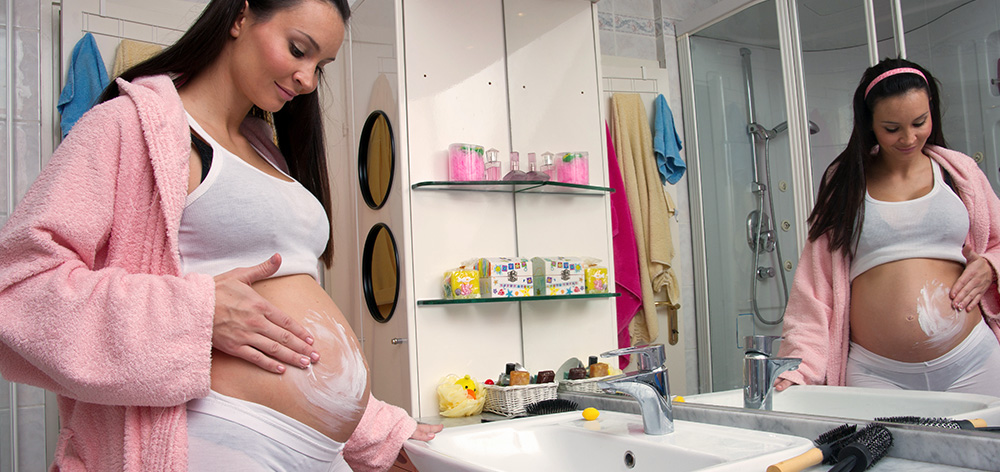 Особливий та обов’язковий догляд за шкірою під час вагітності. Які засоби використовувати?