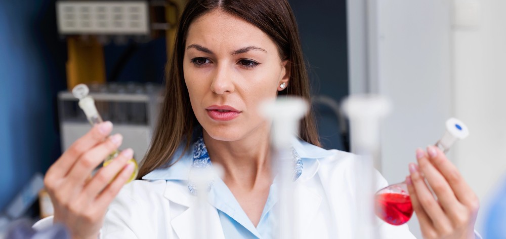 Феритин і вітамін D3: чому лікарі починають із них, коли жінки скаржаться на знесилення